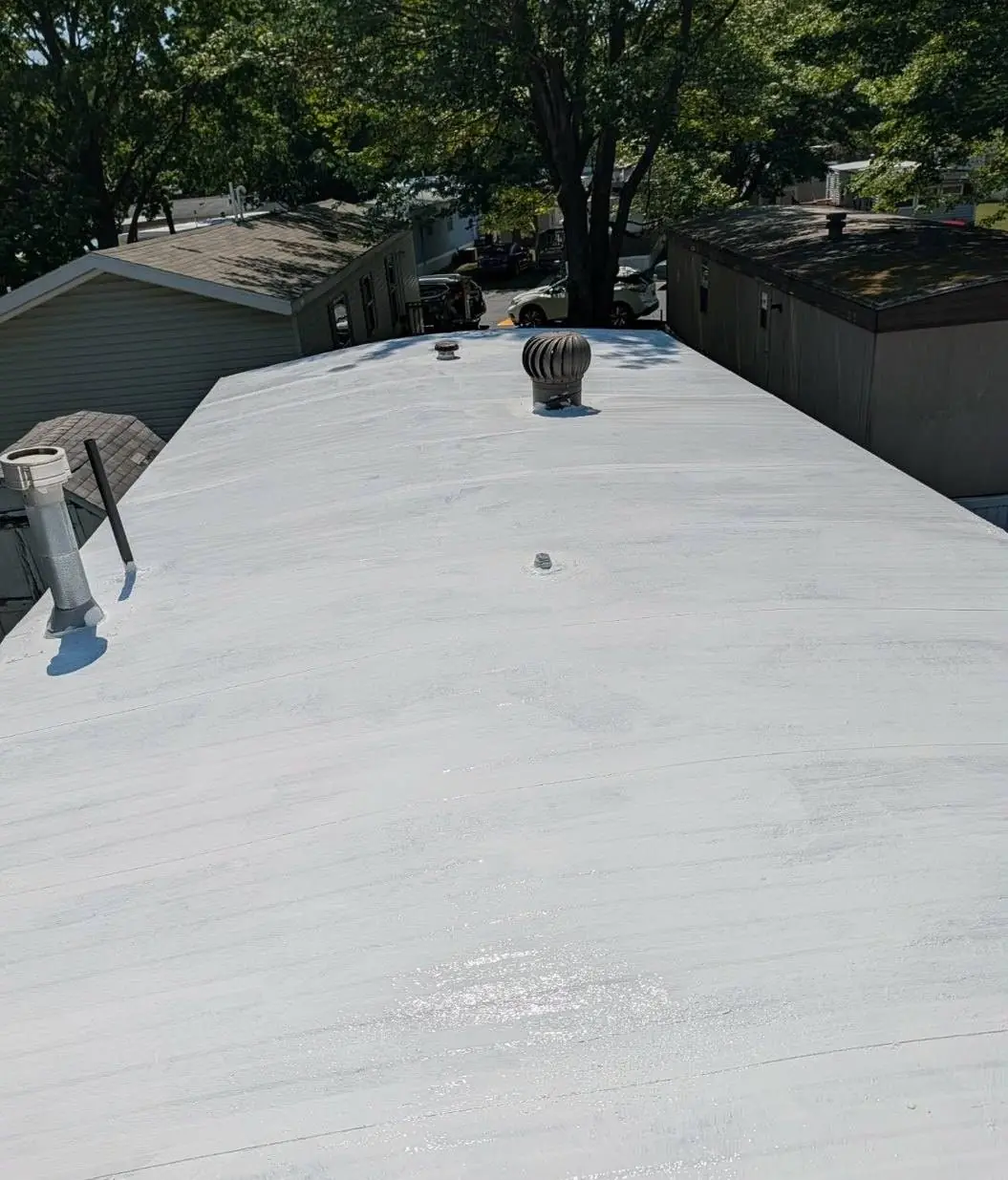 Finished white reflective coating on a manufactured home roof